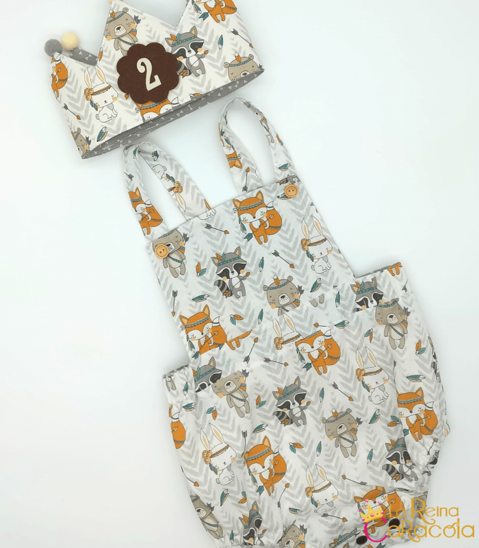 ranita para bebé en estampado de animales a juego con la corona